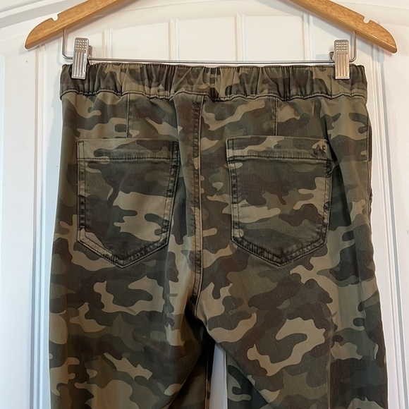 American Eagle CAMO Jogger Pants Size 2 - Picture 6 of 10